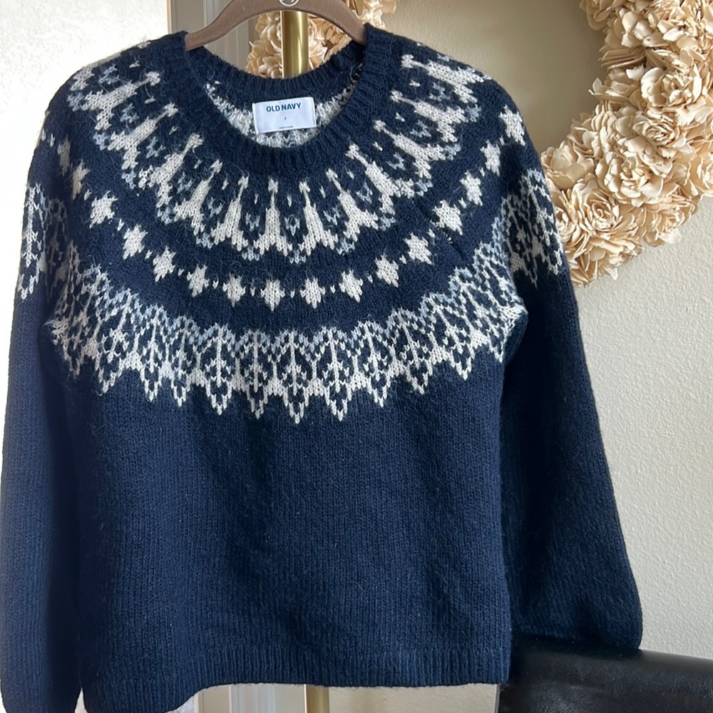 Old Navy Nordic winter blue navy off-white pull over crewneck sweater, small
